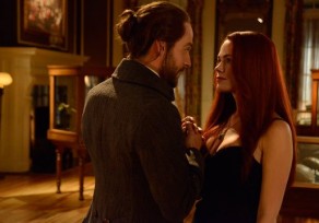 Ichabod and Katrina hold hands during date night on the Sleepy Hollow episode "Pittura Infamante."