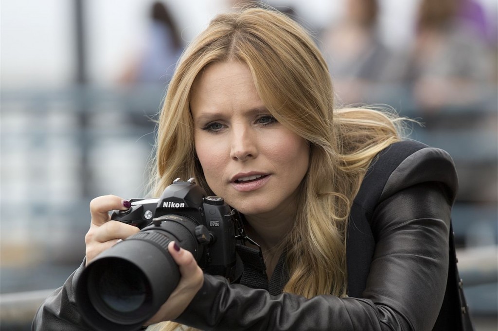 Kristen Bell plays Veronica Mars 