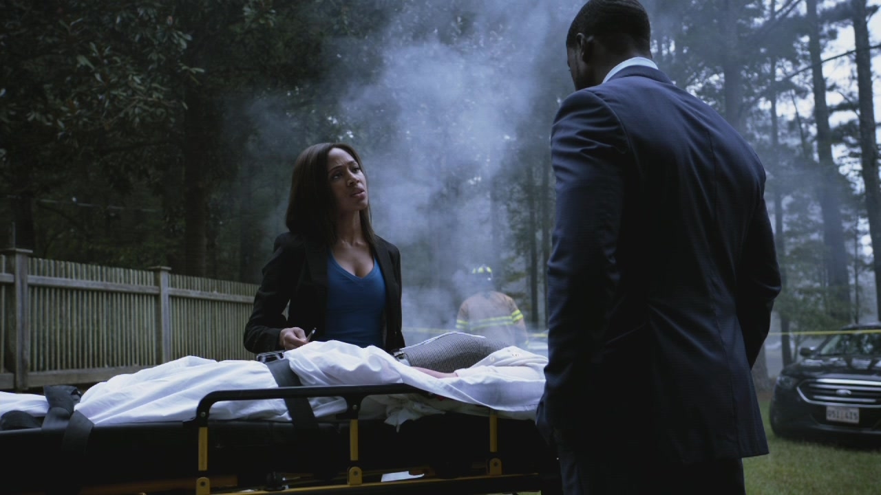 Abbie and Daniel work a case in "The Red Lady From Caribee" on Sleepy Hollow