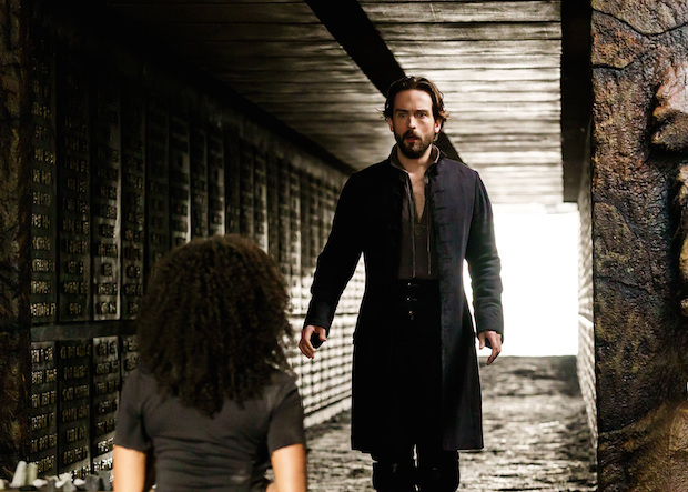 Ichabod and Abbie see each other on Sleepy Hollow