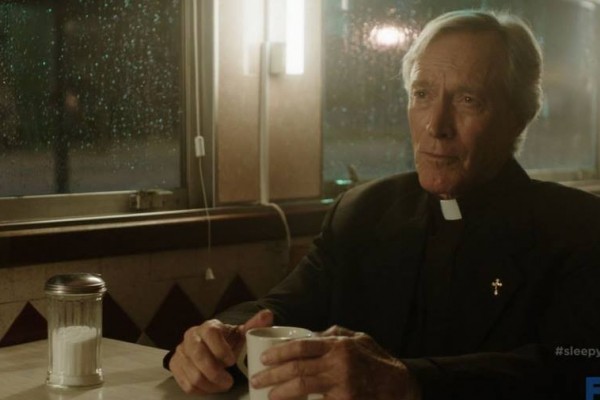 Reverend Alfred Kanpp (Patrick Gorman) sitting in a diner on Sleepy Hollows
