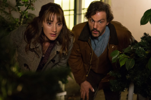 Rosalee and Monroe crouch behind bushes on Grimm.