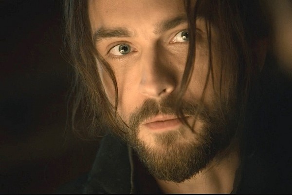 Closeup of Tom Mison as Ichabod Crane on Sleepy Hollow