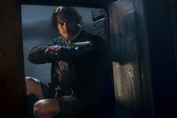 Jamie holds a gun in Outlander