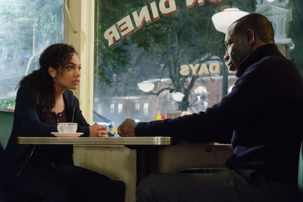 Jenny Mills and her dad Ezra talk in a diner on Sleepy Hollow